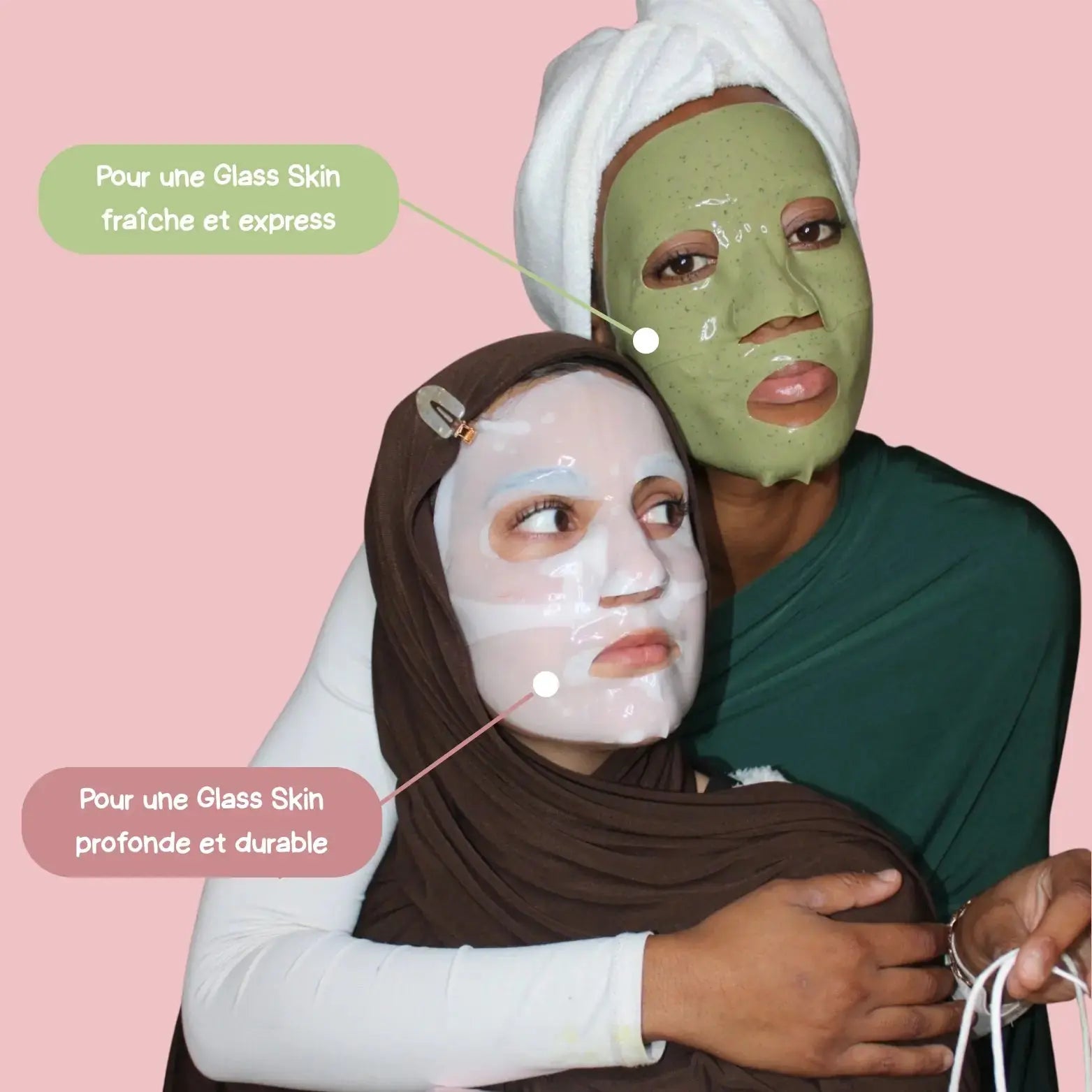 Femme portant un masque beauté au collagène et thé vert